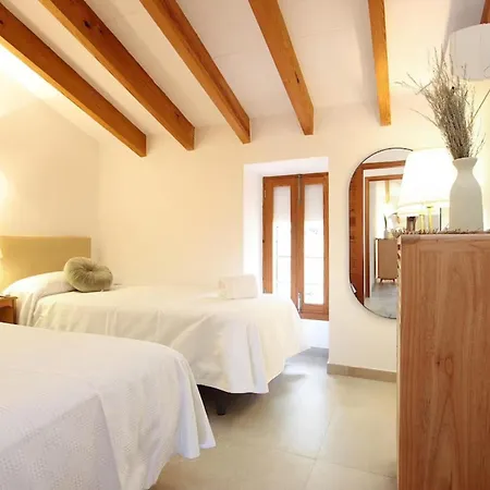 Rustic House Recently Renovated With Views To The Mountains By Renthousing 빌라 *