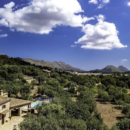 Rustic House Recently Renovated With Views To The Mountains By Renthousing * 포엔샤