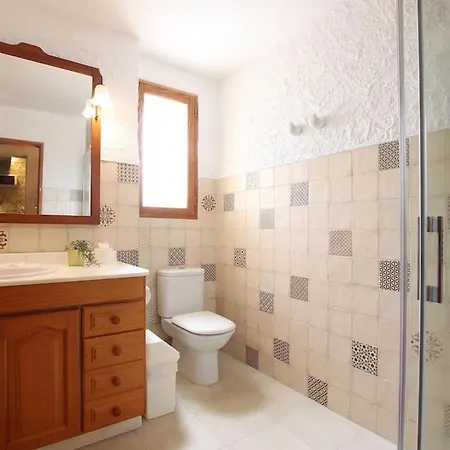 빌라 Rustic House Recently Renovated With Views To The Mountains By Renthousing *