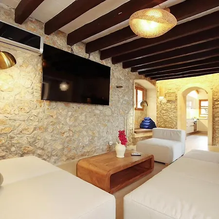Rustic House Recently Renovated With Views To The Mountains By Renthousing 포엔샤