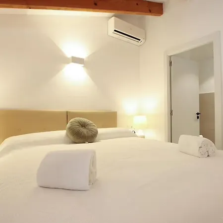빌라 Rustic House Recently Renovated With Views To The Mountains By Renthousing