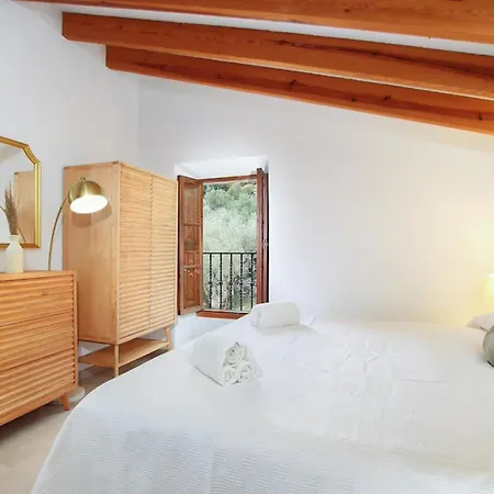 Rustic House Recently Renovated With Views To The Mountains By Renthousing 빌라 *