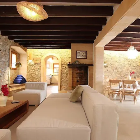 빌라 Rustic House Recently Renovated With Views To The Mountains By Renthousing *