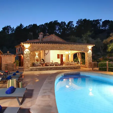 Rustic House Recently Renovated With Views To The Mountains By Renthousing *